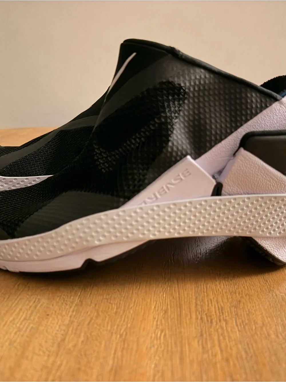 Nike Go FlyEase White/Black Easy On/Off Shoes DR5540-102 Size Man 8/Woman 9.5